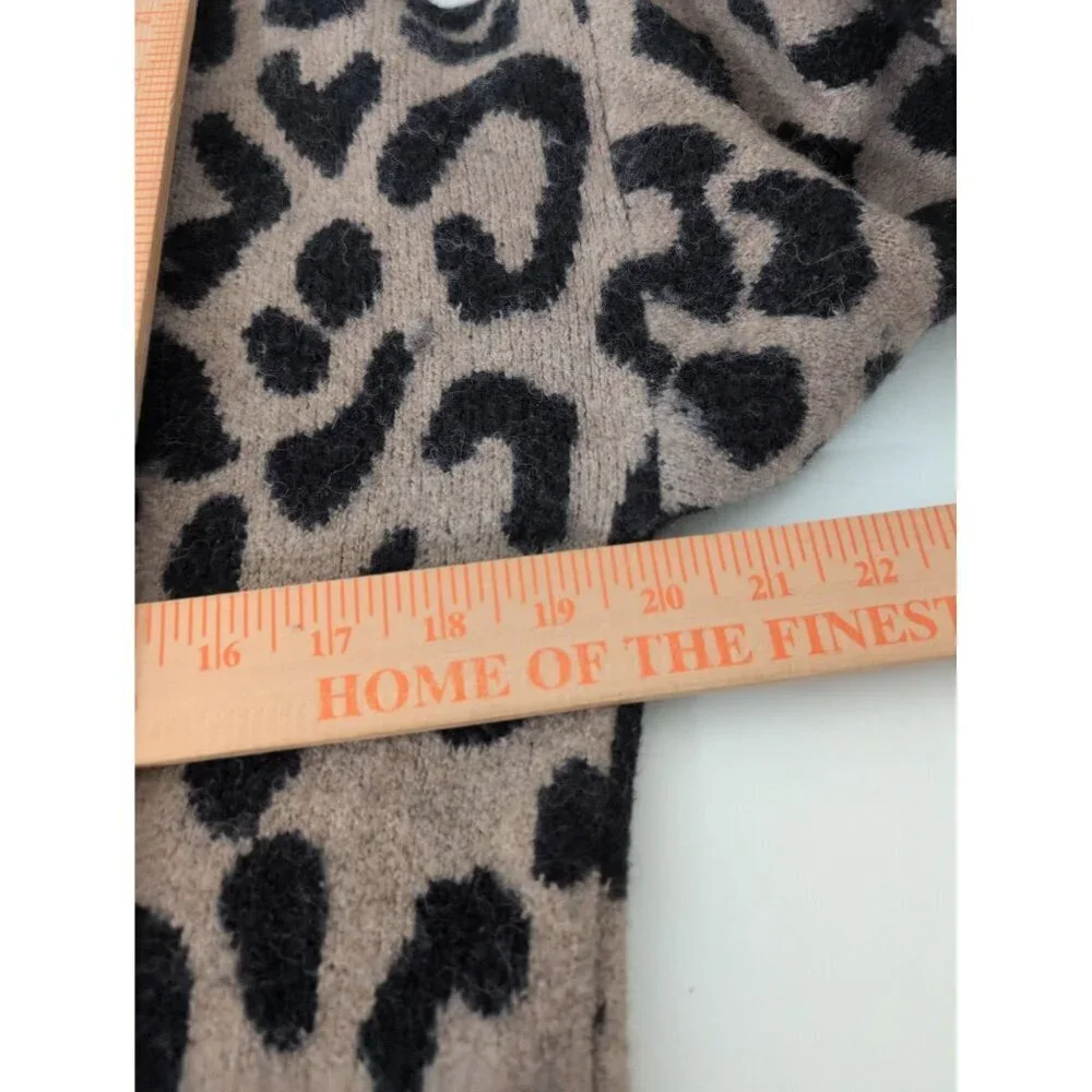 J Crew Leopard Sweater Womens Size Medium Beige Merino Wool Blend Crew Neck